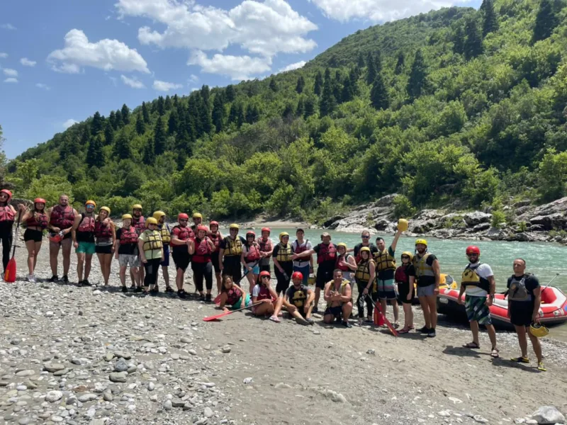 Rafting në Përmet në lumin e egër Vjosa me guida vendase eksperte