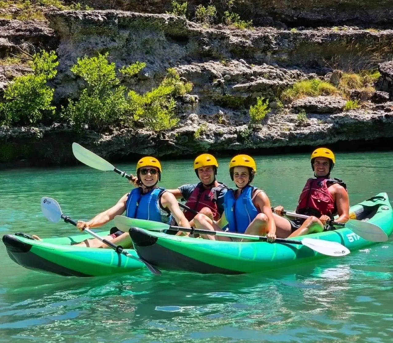 Beginner kayakers on the Vjosa accompanied by a safety raft